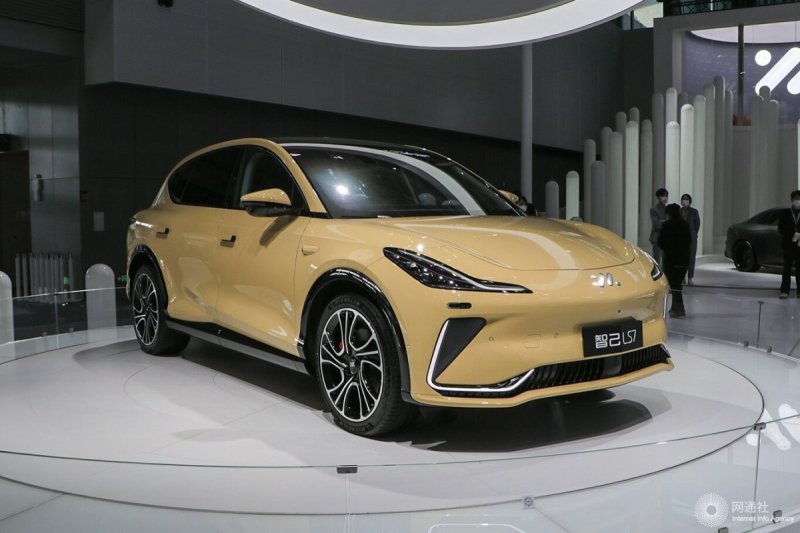2023汽车科技新趋势——异形方向盘