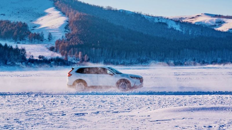 匹配AWD智能适时四驱系统 全新CR-V挑战冰雪测试