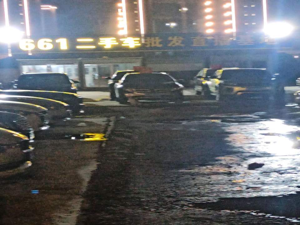 661二手车批发直播基地