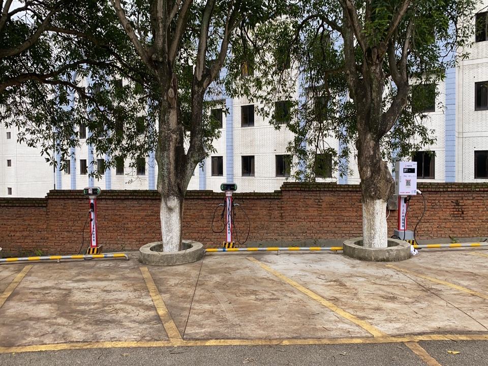 中国铁塔充电站(福建泉州仰恩大学旧校区充电站)