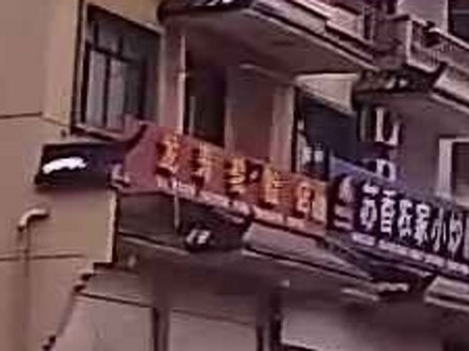 龙寿轮胎店