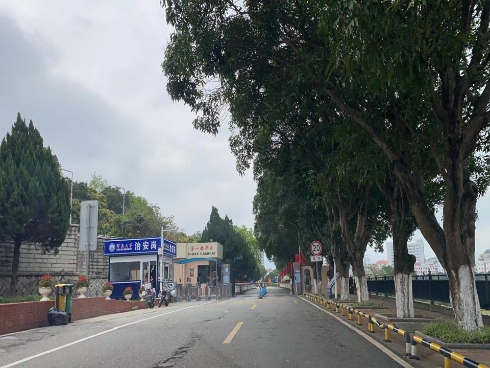 中国铁塔充电站(福建泉州仰恩大学旧校区充电站)