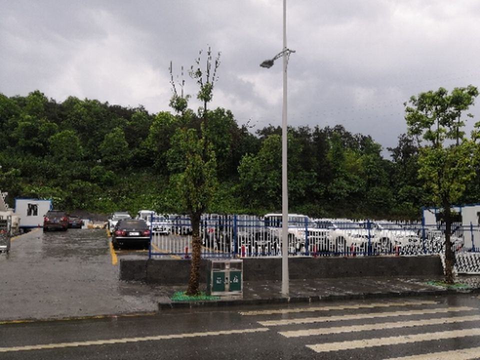 城飞二手车市场