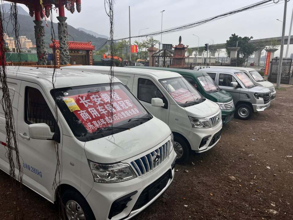 众兴二手面包车专卖场