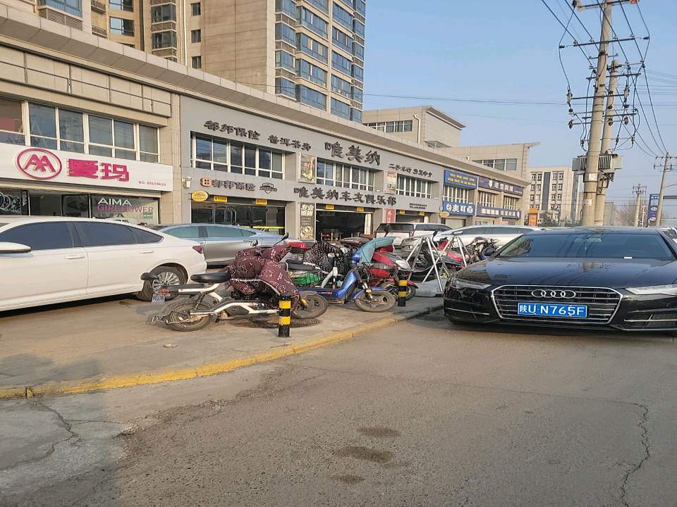 唯美纳二手车行房屋中介