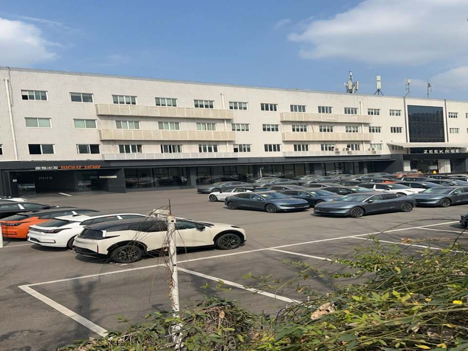 极氪官方二手车(成都龙泉极氪交付中心店)