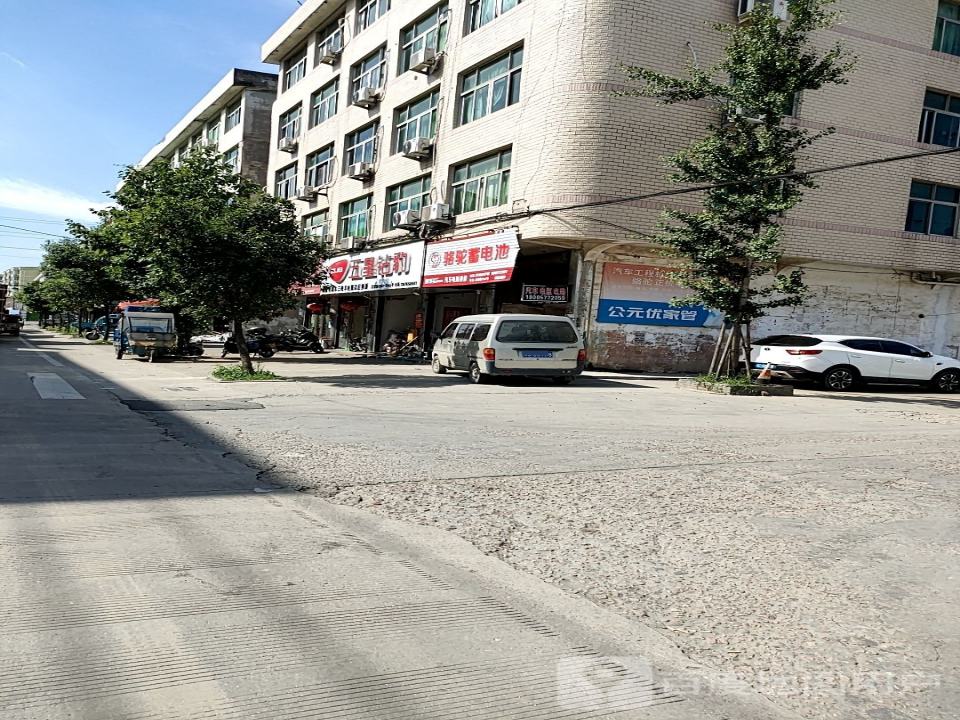 维修电动车三轮车电瓶以旧换新