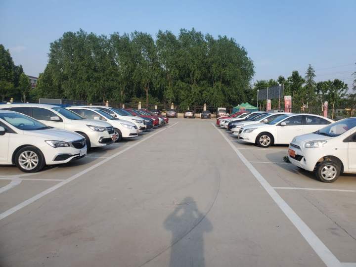 龙齐二手车行