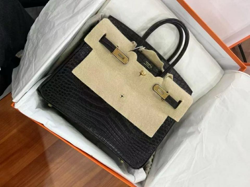 回收黄金名表手机奢饰品汽车抵押(天虹街店)