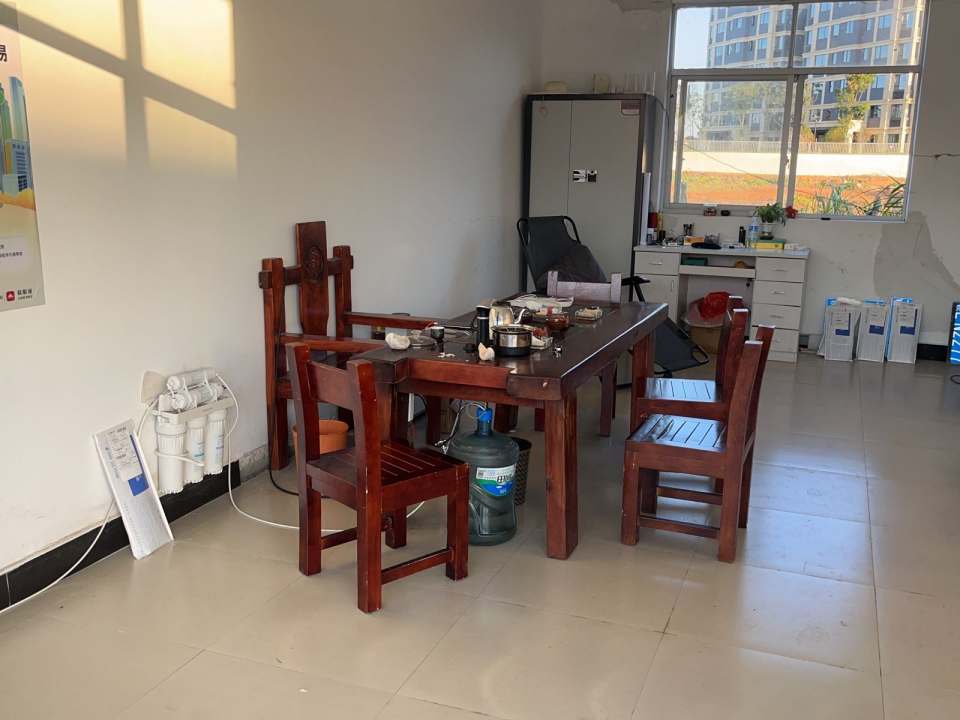 鹰潭市余江区宝嵘二手车行