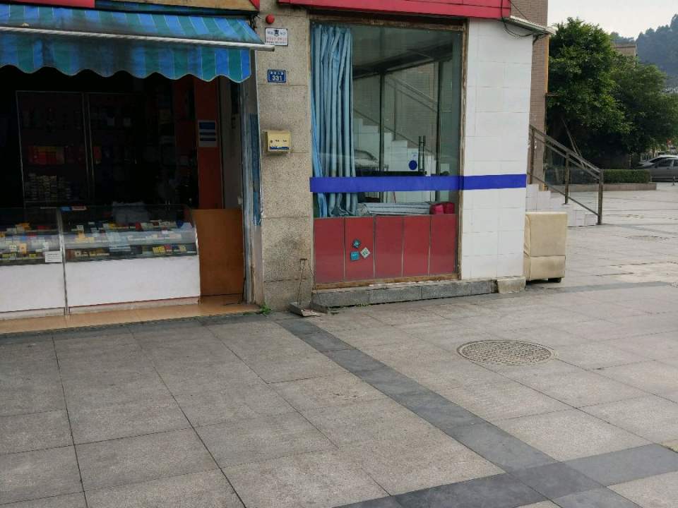 万事通二手车行(龙阳小区东南)