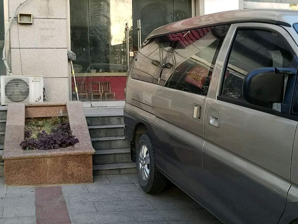 能兵二手车