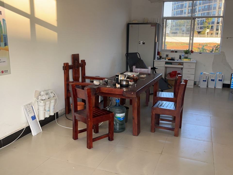 鹰潭市余江区宝嵘二手车行