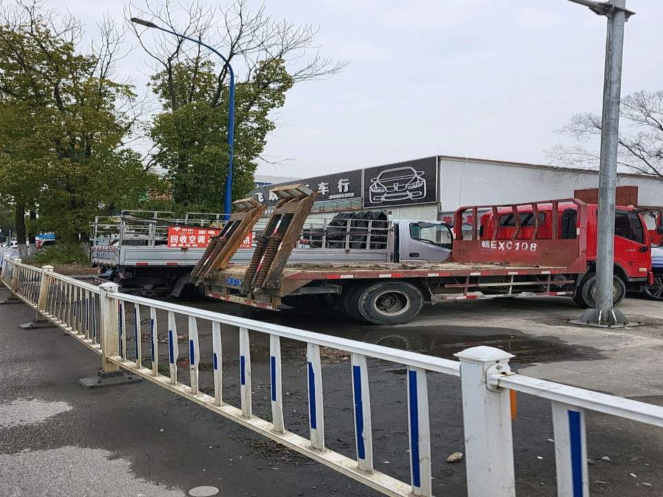飞跃二手车行