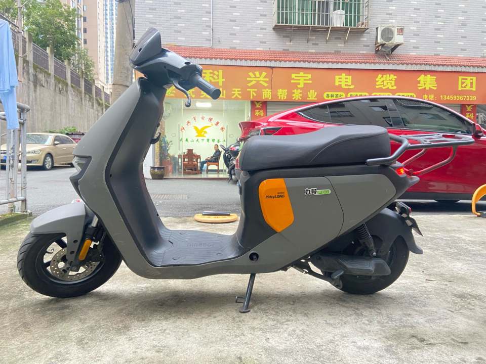 励加精品二手电动车行