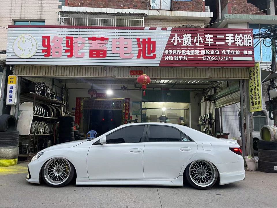 小颜小车二手轮胎店